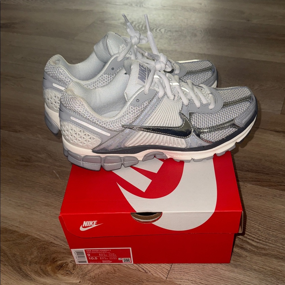 Nike Vomero 5 NA70 White and Silver Running Shoes